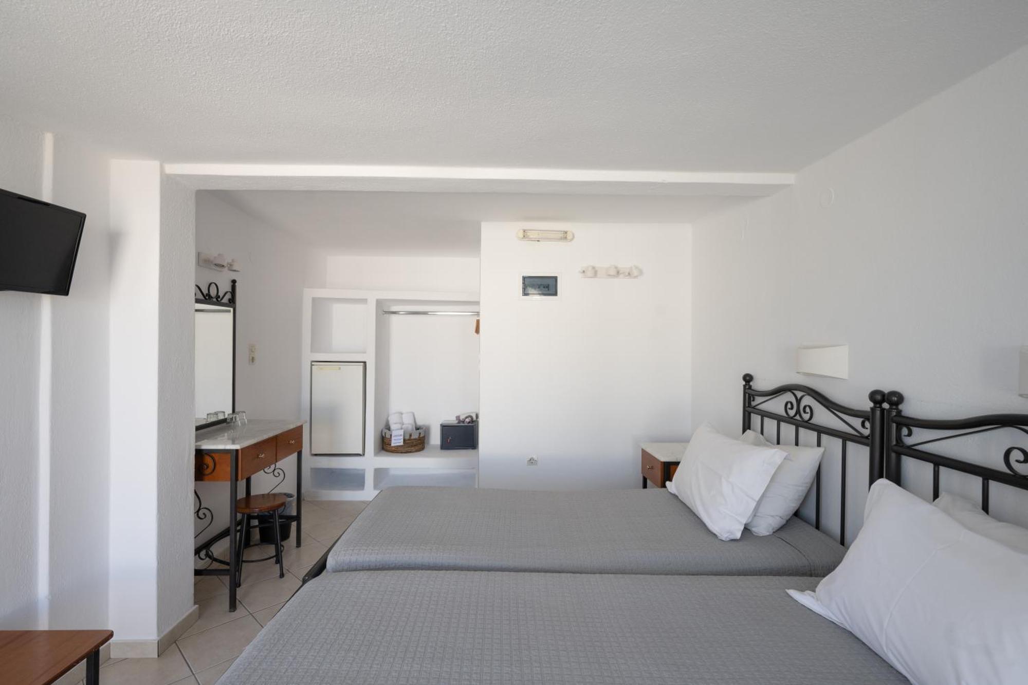 Anixi Hotel Ornos  Exterior photo